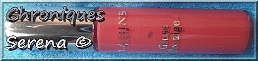 J'ai des lèvres Glamour avec Clarins ! Découvrez mon avis sur les produits pour les lèvres de la marque Clarins dont les célèbre Éclat Minute Embellisseur de lèvres !