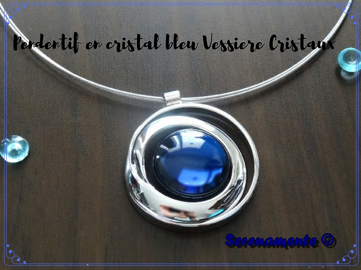 Découvrez mon avis sur mon pendentif en cristal bleu de Vessière Cristaux ! C'est un pendentif très joli qui saura mettre en valeur vos tenues facilement !