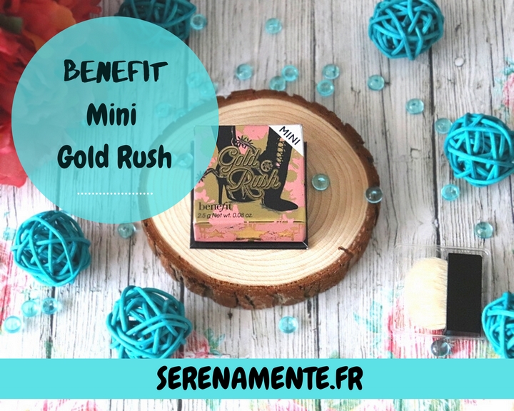 Que vaut le Mini Gold Rush de Benefit ? Mon avis et mes swatches sur ce blush doré irisé avec des sous tons rosés idéal pour les beaux jours !